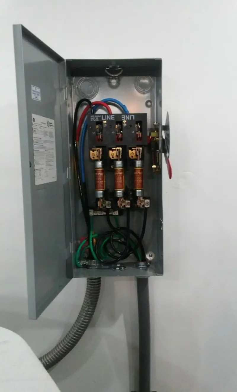 Three-phase disconnect switch installed for Smoke Detector Installation in Richmond Heights